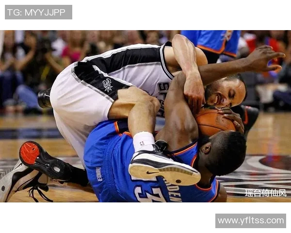 詹姆斯与吉诺比利的传奇对决:篮球场上的巅峰对抗与友谊之路 詹姆斯与吉诺比利的传奇对决:篮球场上的巅峰对抗与友谊之路